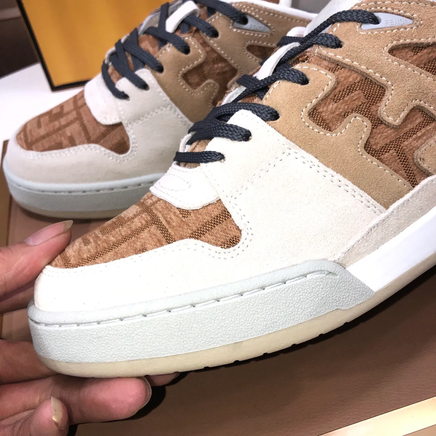 Men's men's shoes 💰600💰 Fendi 2023 latest couple model 🔥 Many 💑 stars have the same style FD match Original one-to-one replica Designer Kim Jones's first sneaker fendi match and Donkey brand Trainer basketball sneakers Material: Original silk leather Lining: Breathable mesh Packaging: Original 1:1 matching high-end packaging Size: Female 35-40 Male 38-44 (45 46. Custom-made (no return or exchange)